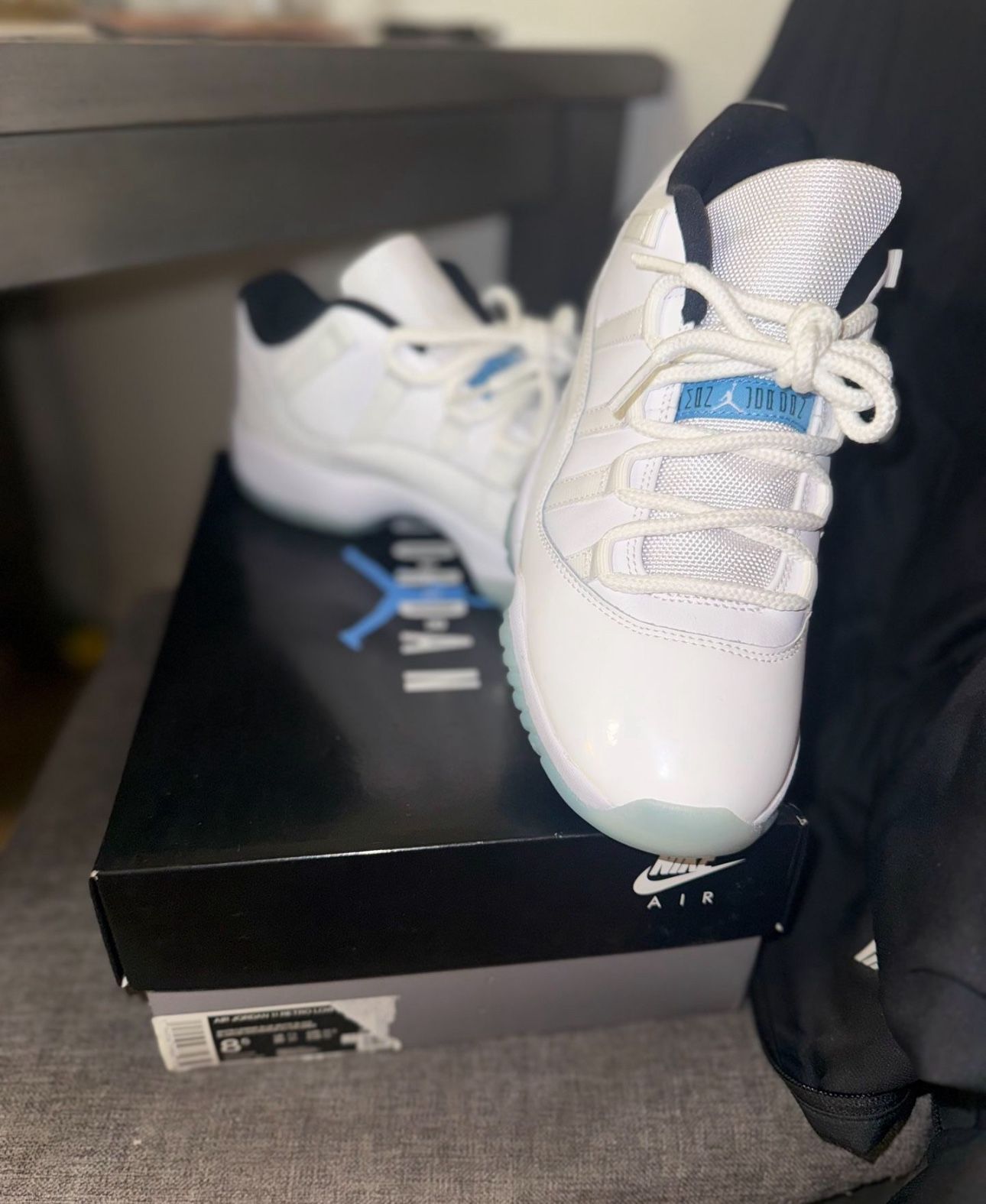 Jordan 11 Legend Blues 