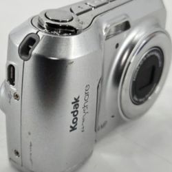Kodak EasyShare C1530 14MP 3X Zoom Digital Camera Silver
