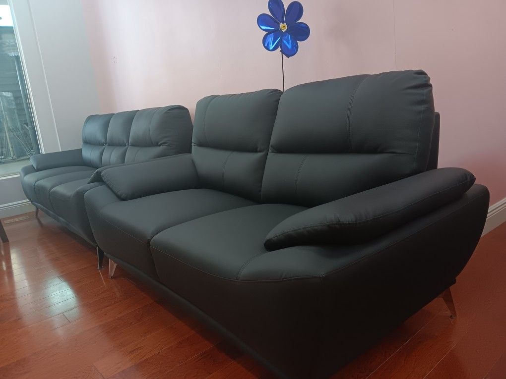 *Weekly Feature!!!*---Charming Valencia Leather Sofa/Loveseat Sets---Limited Inventory!!!---Delivery And Financing😉