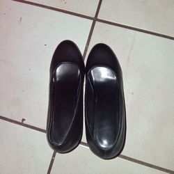 Black Pumps