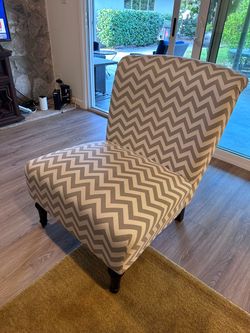Beautiful Accent Chair – Excellent Condition