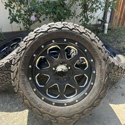 20x9 Fuel Rims Off A Tundra 5x150 With New 33’s Ko2 Tires 