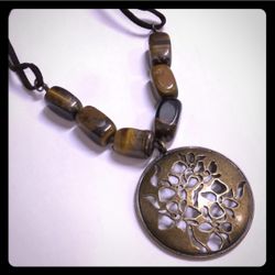 Avon Cats Eye Medallion Pendant | Earrings | Boxed Set | Jewelry