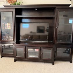 Entertainment center