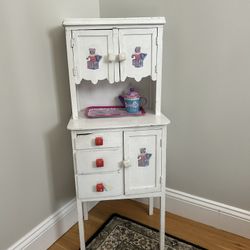 Children’s Play Hutch With Tea Set