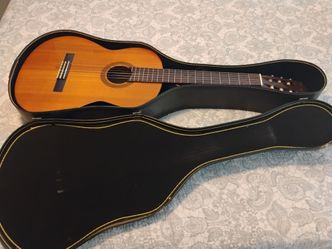 Spanish guitar Yamaha