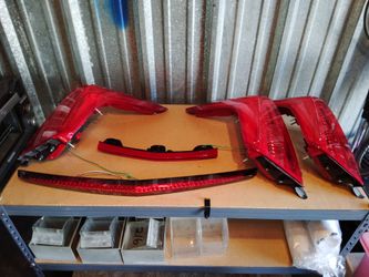 2017 To 2021 Cadillac XT5 Driver And Passenger Rear Tail Light 