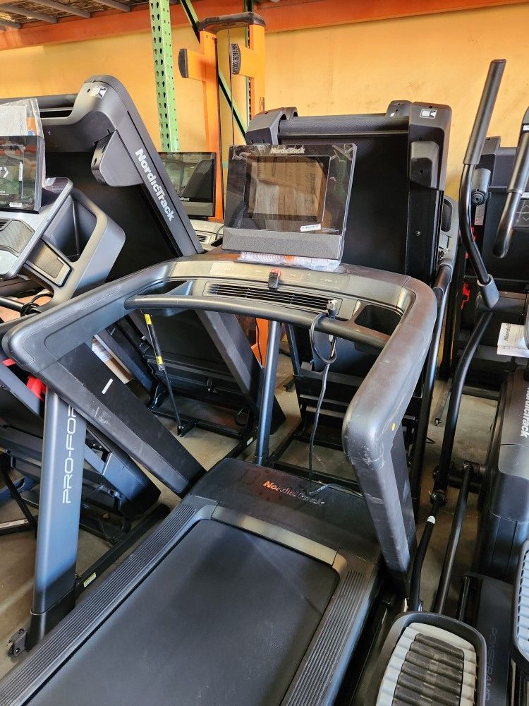 2025 Model Nordictrack Commercial 1250 - cosmetic imperfections - 1000$ 