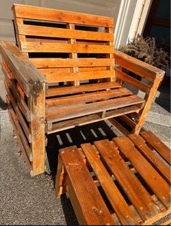 DIY Pallet Wood Outdoor Chair with Ottoman