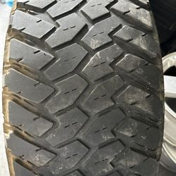 One Tire 35x12.50xr18 Lt