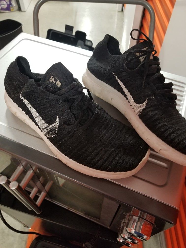 Nike Free Runner Tennis Shoed