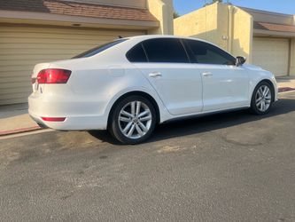 Volkswagen Jetta White Sedan