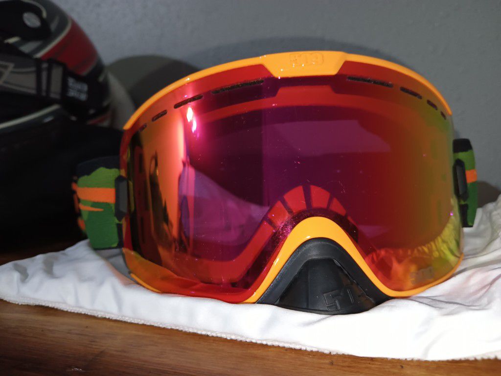Snowboard & Ski Goggles