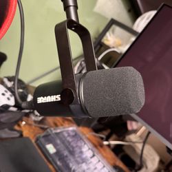 SHURE MV7X MICROPHONE 