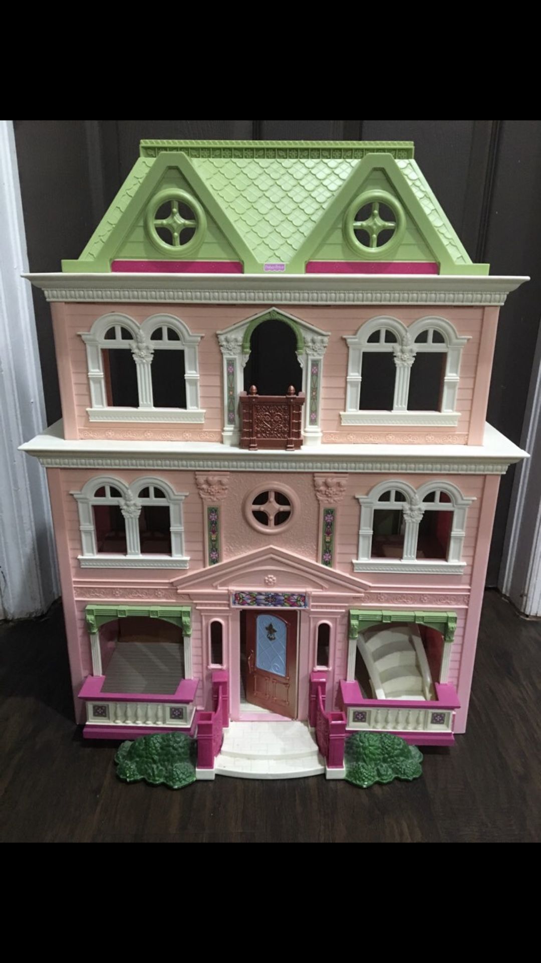 Little girls Victorian Mansion Doll House Toy
