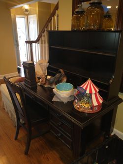 BLACK DESK SET (NEGOTIABLE)