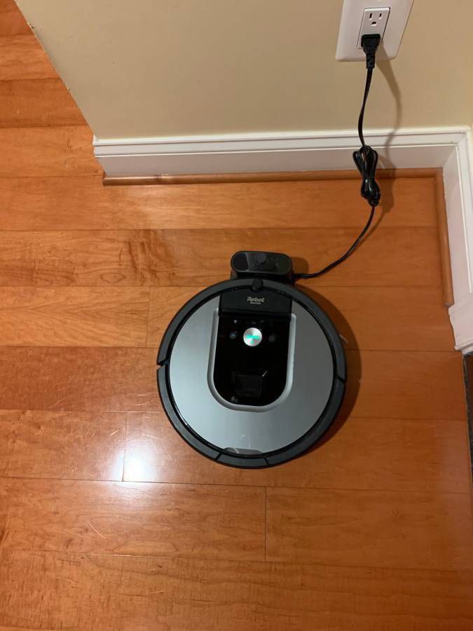 iRobot Roomba 960 - Best Robot Vacuum - Like-New