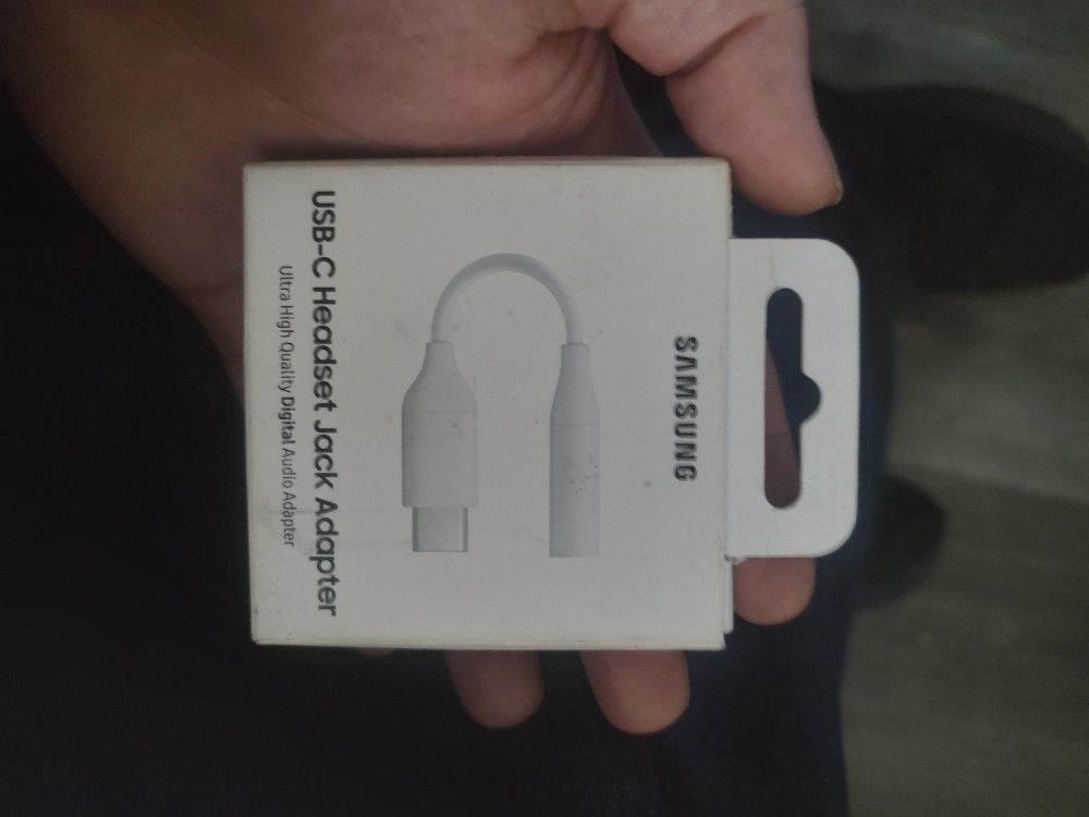 Samsung USB-C to 3.5mm Headphones Adapter.
