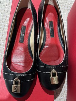 Carolina Herrera Flats