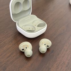 Like New Samsung Galaxy Buds 2 