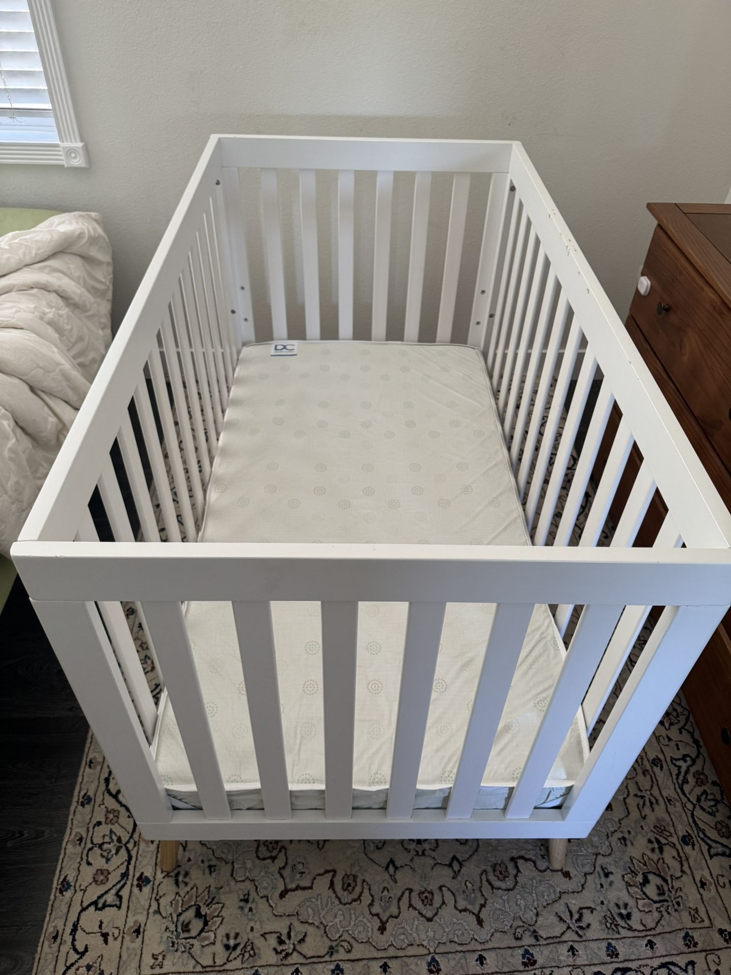 Delta children Essex 4 In 1 & Mattress