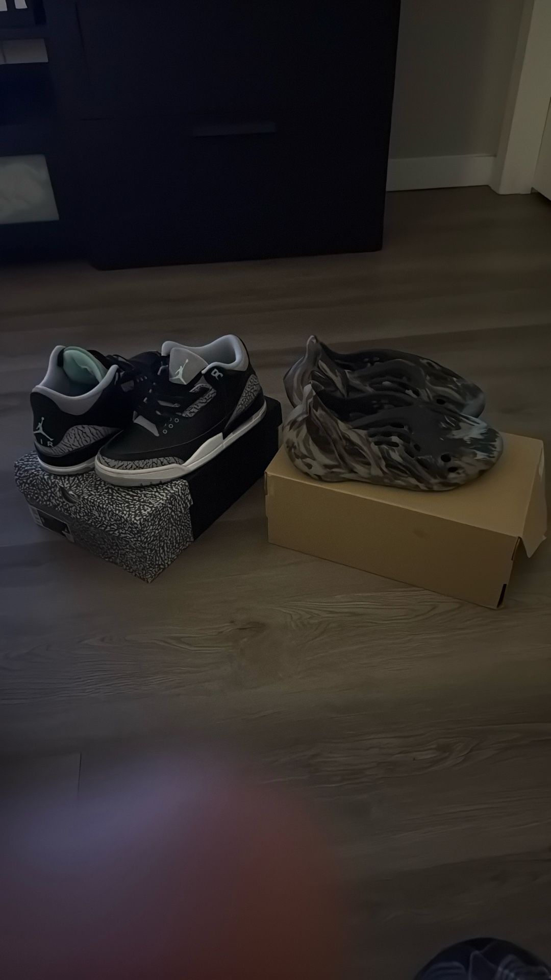 Jordan 3’s & Yeezy Foam Runners Both For 100$ !
