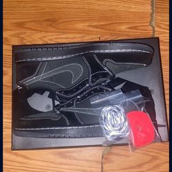 Travis Scott Jordan 1 Low Phantoms Size 9 