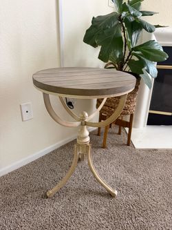 Farmhouse Small Round Table