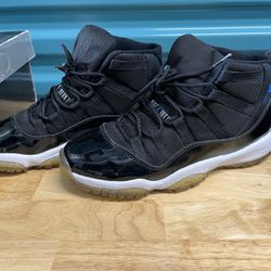 Jordan 11 Space Jams Size 5Y