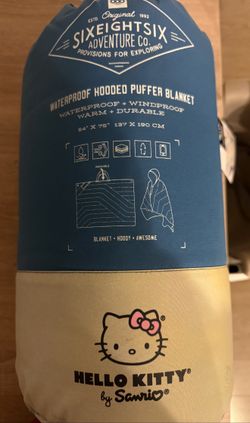 686 x Hello Kitty Waterproof Hooded Puffer Blanket - New With Tags
