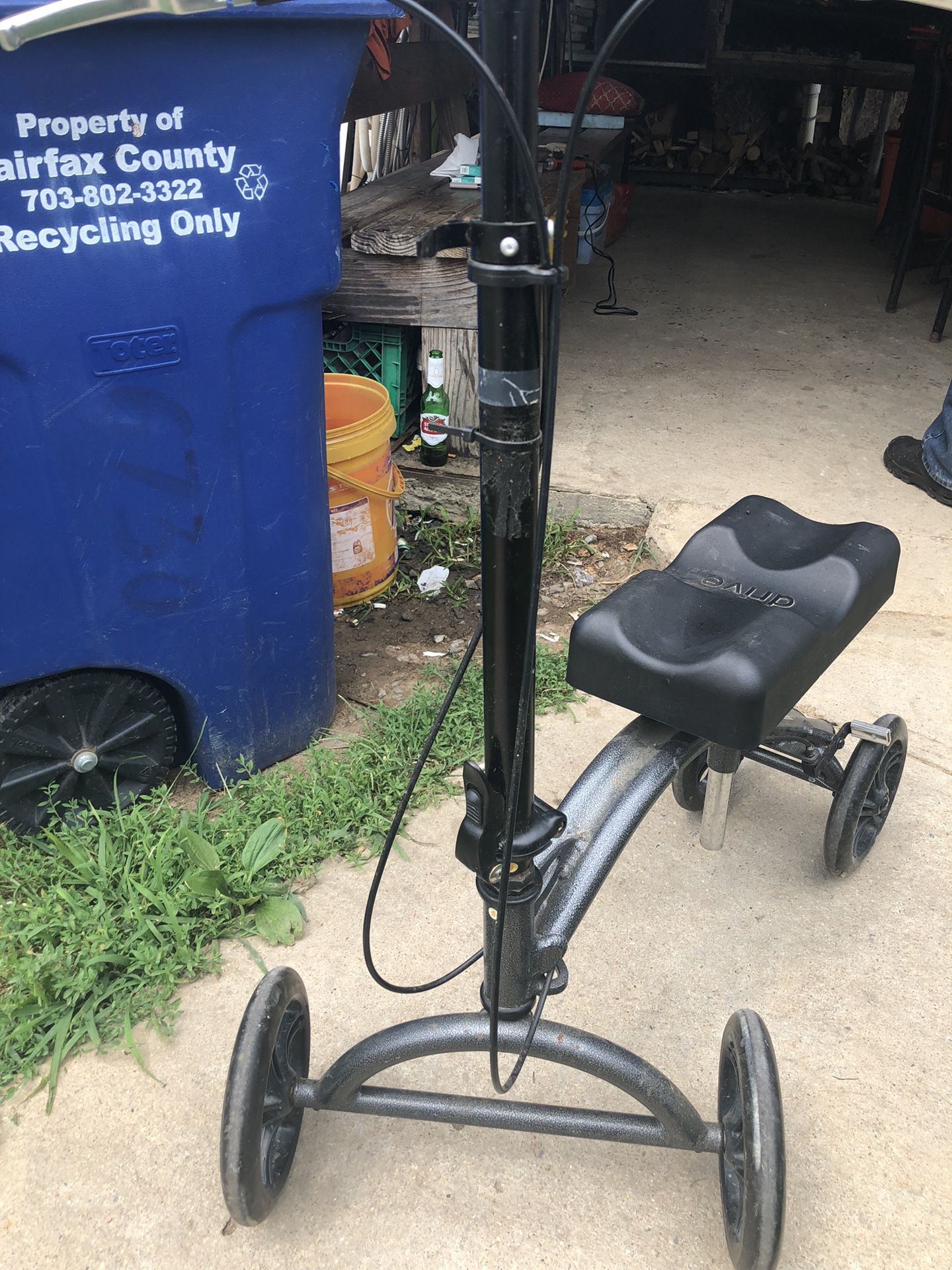 Medical knee scooter