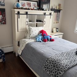 Queen Bed 