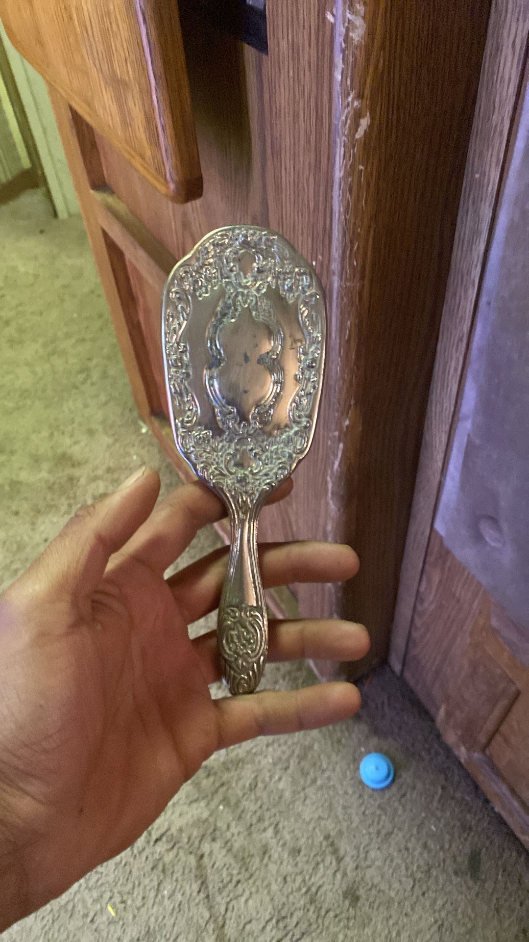 Vanity hair brush