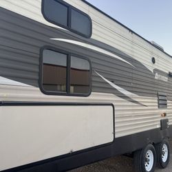 2018  Avenger ATI Travel Tráiler In Víctorville Ca