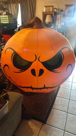 Inflatable punkin.
