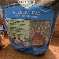 Free Free Hay And Coconut Nesting Material 