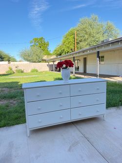 Modern dresser