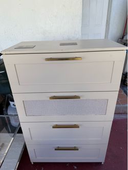 Dresser 4 drawers ok condition