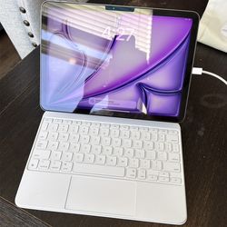 iPad Air 11 M3 w/ Magic Keyboard