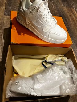 Brand New LV size 10