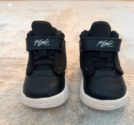Nikes Baby Sneakers Sz 4 no box