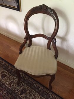 Six walnut Queen Anne antique dining room chairs with hand-carved roses on back.
