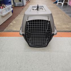 Pet Kennel. "CHECK OUT MY PAGE FOR MORE DEALS "