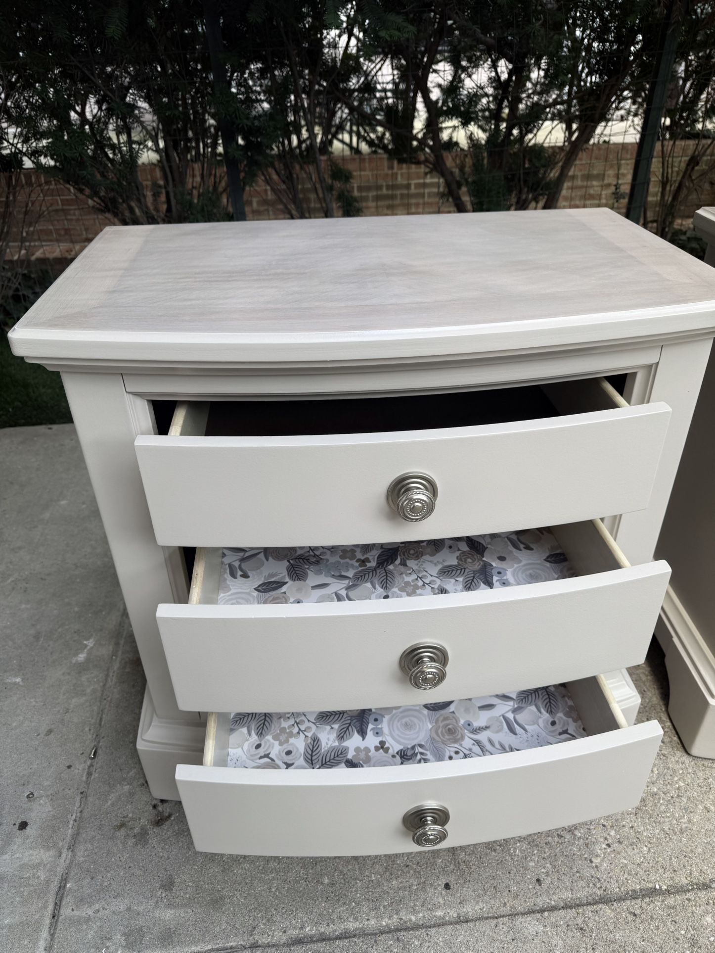 2 light Grey Nightstands