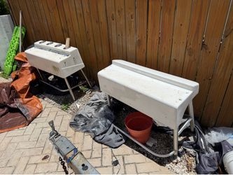 Stainless steel leaning post with Fiberglass top