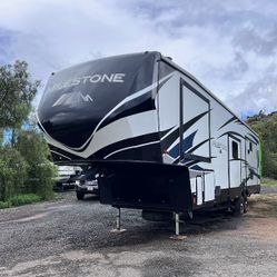 Milestone Heartland 2019 377mb Rv
