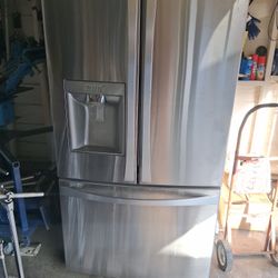 Refrigerator 
