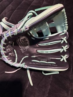 Brand New Professional outfield glove used by Bryon Buxton . I paid 400 with receipt. Selling for $120