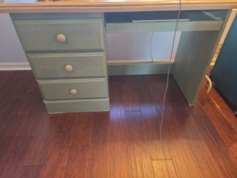 Computer desk