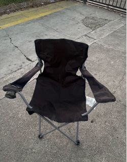 Black foldable chair